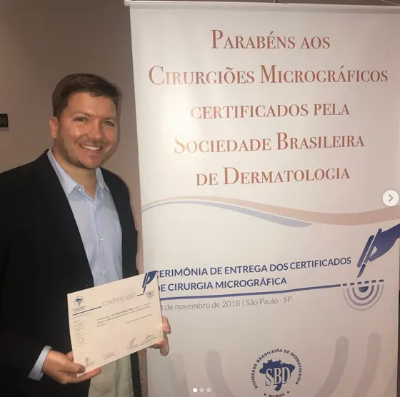 Dr. Rafael Gontijo na cerimônia de entrega dos certificados de Cirurgia Micrográfica da Sociedade Brasileira de Dermatologia